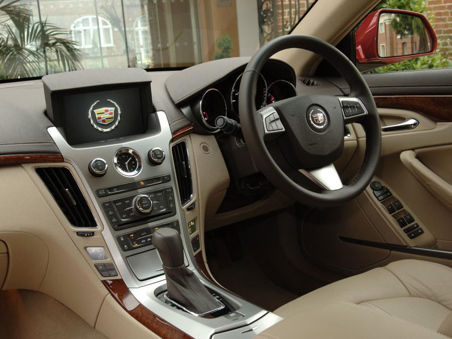  Cadillac CTS 2008 года  (UK) (фото 15 из 21)